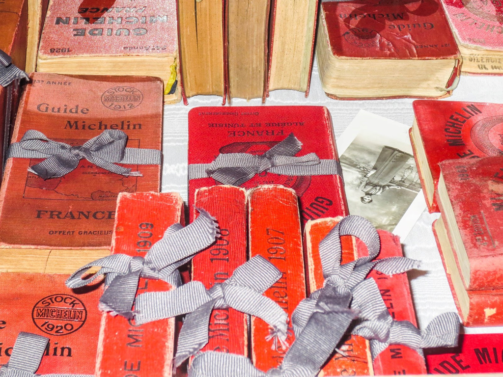 /img/newses/origin/Collection_of_Michelin_Guides.jpg