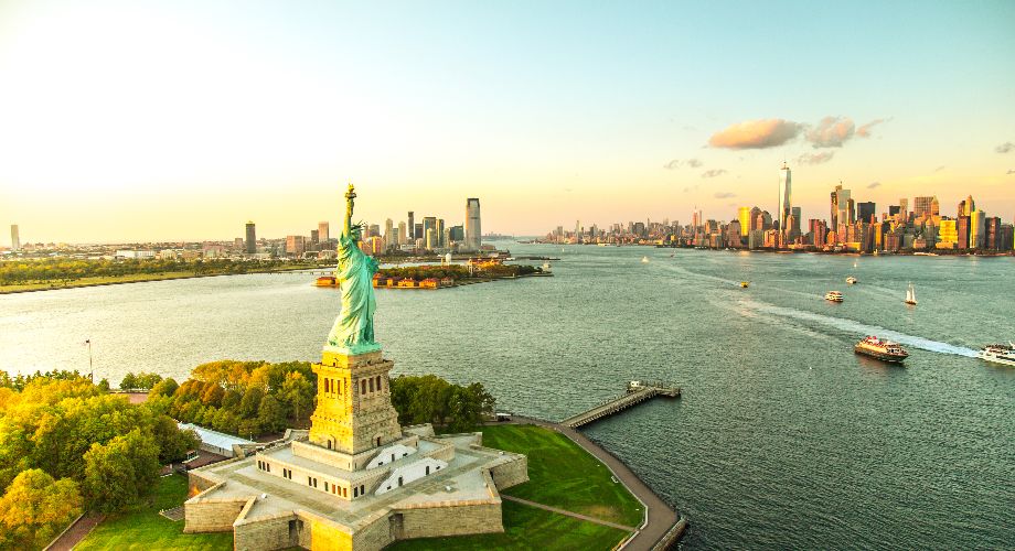 /img/newses/origin/new-york_liberty-island_920x500.jpg