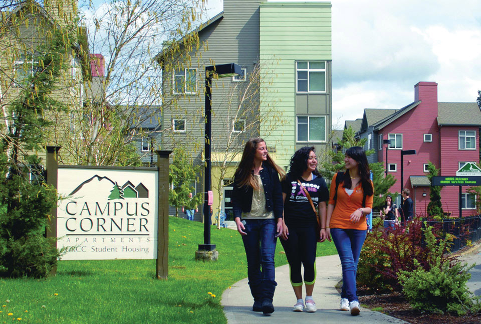 /img/newses/origin/student-campus-corner-green-river-community-college.jpg